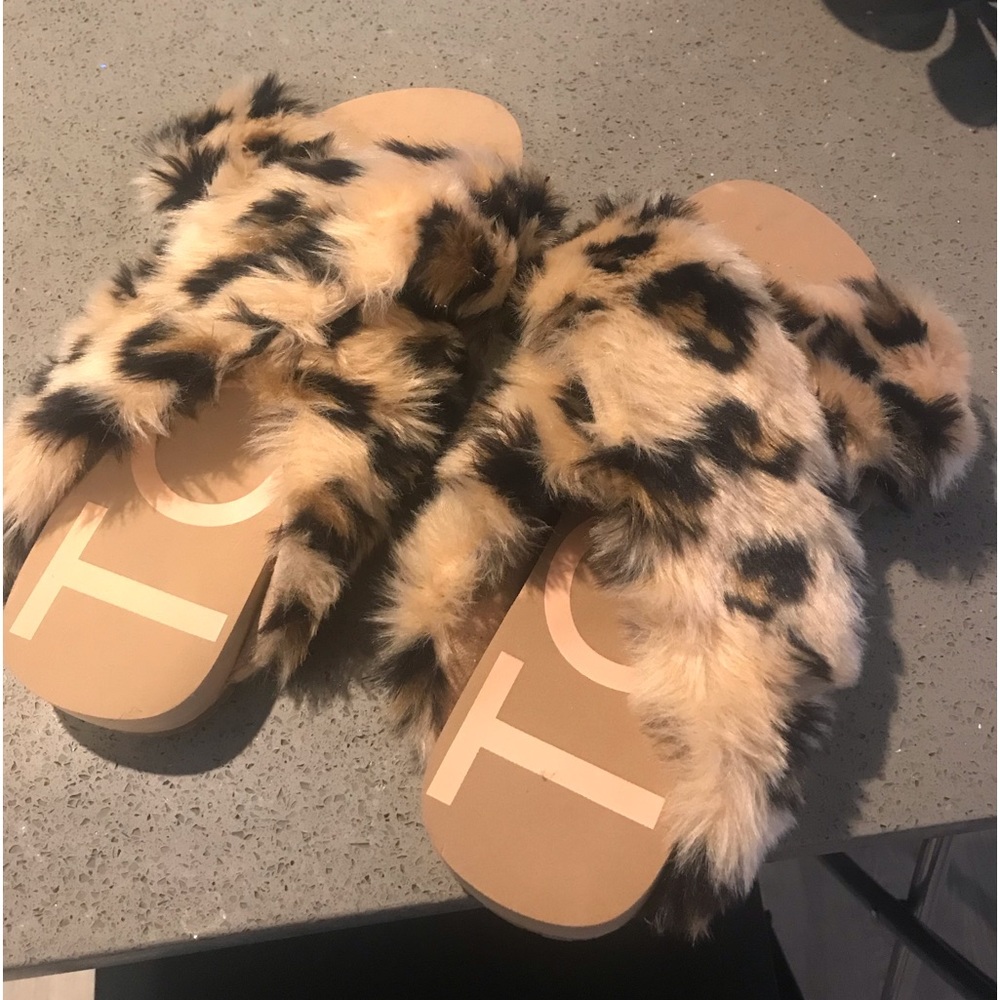 Toms slippers